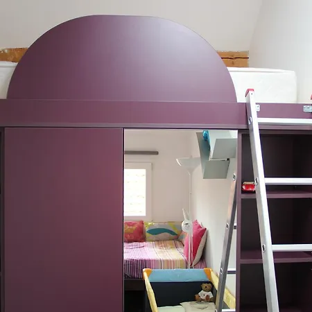 A Lovely, Sunny, Artistic Loft Apartament